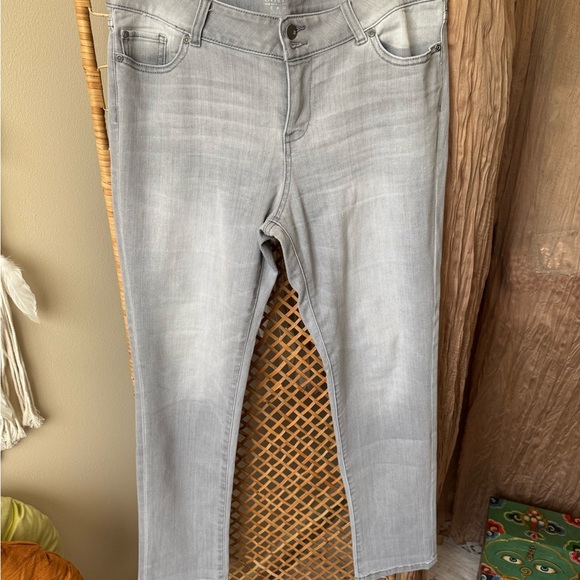 New York & Company Light Gray Skinny Pants - Picture 6 of 8